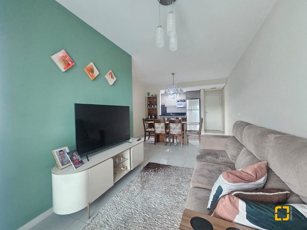 Apartamento com 88m², 3 quartos (sendo 1 suíte), 2 garagens, no bairro Praia Comprida em São José