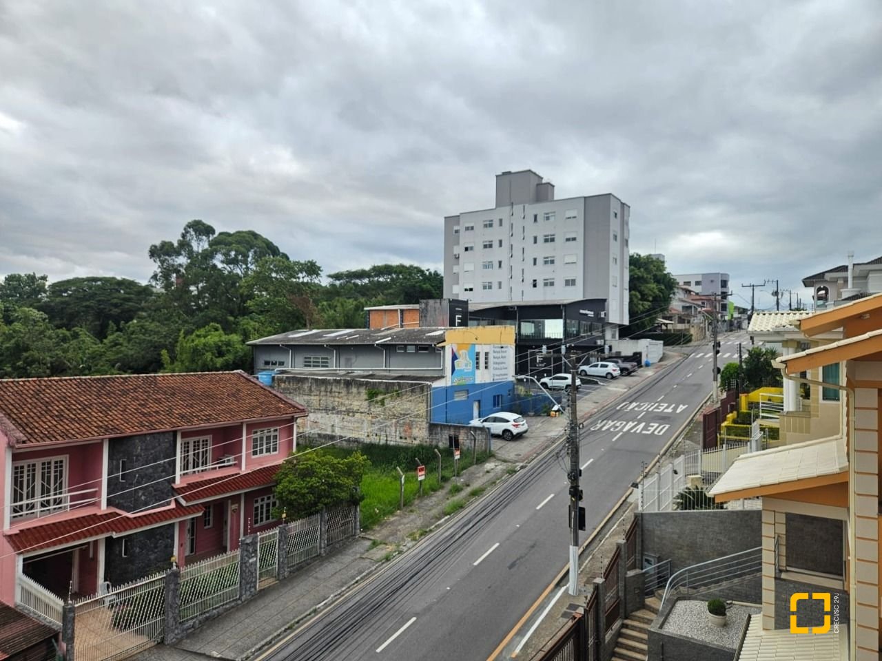 Apartamento com 88m², 3 quartos (sendo 1 suíte), 2 garagens, no bairro Praia Comprida em São José