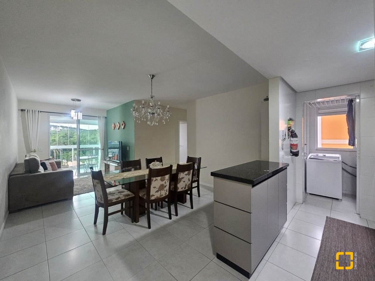 Apartamento com 88m², 3 quartos (sendo 1 suíte), 2 garagens, no bairro Praia Comprida em São José