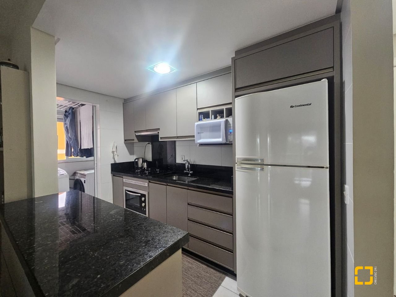 Apartamento com 88m², 3 quartos (sendo 1 suíte), 2 garagens, no bairro Praia Comprida em São José