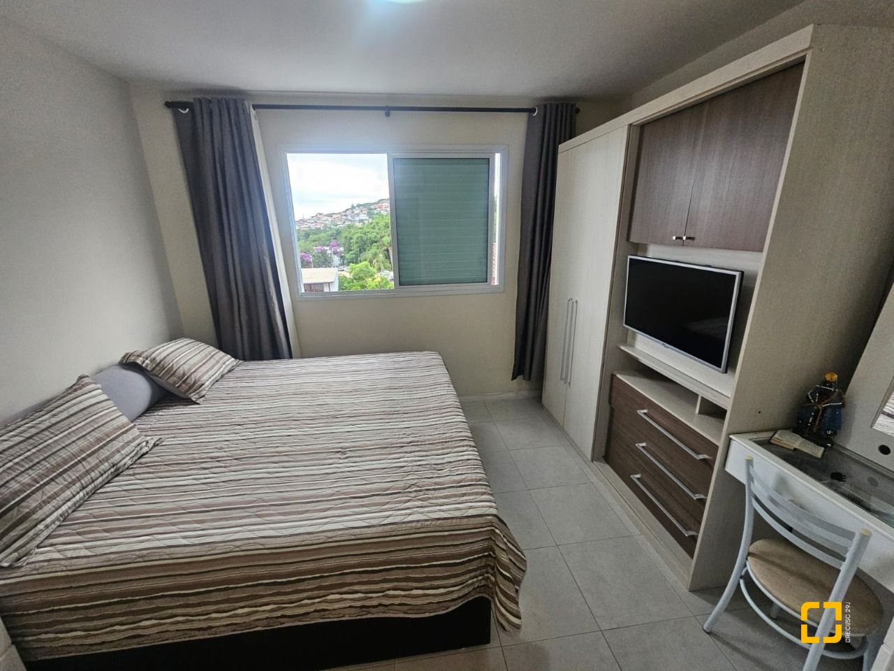 Apartamento com 88m², 3 quartos (sendo 1 suíte), 2 garagens, no bairro Praia Comprida em São José