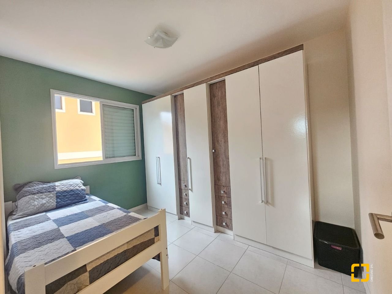 Apartamento com 88m², 3 quartos (sendo 1 suíte), 2 garagens, no bairro Praia Comprida em São José