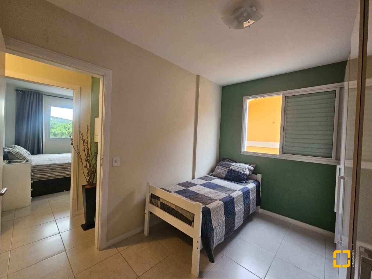 Apartamento com 88m², 3 quartos (sendo 1 suíte), 2 garagens, no bairro Praia Comprida em São José