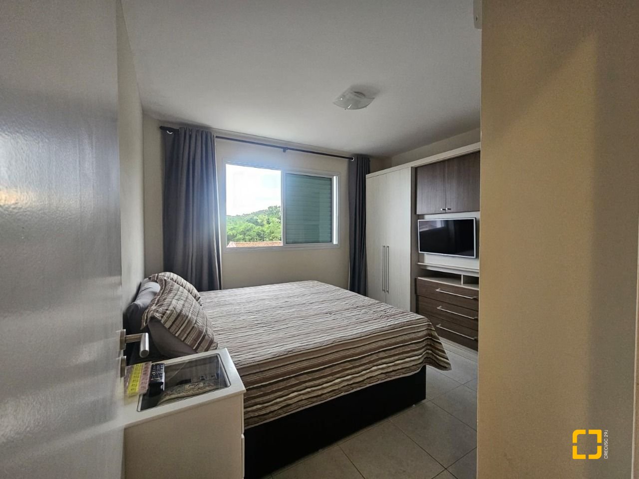 Apartamento com 88m², 3 quartos (sendo 1 suíte), 2 garagens, no bairro Praia Comprida em São José