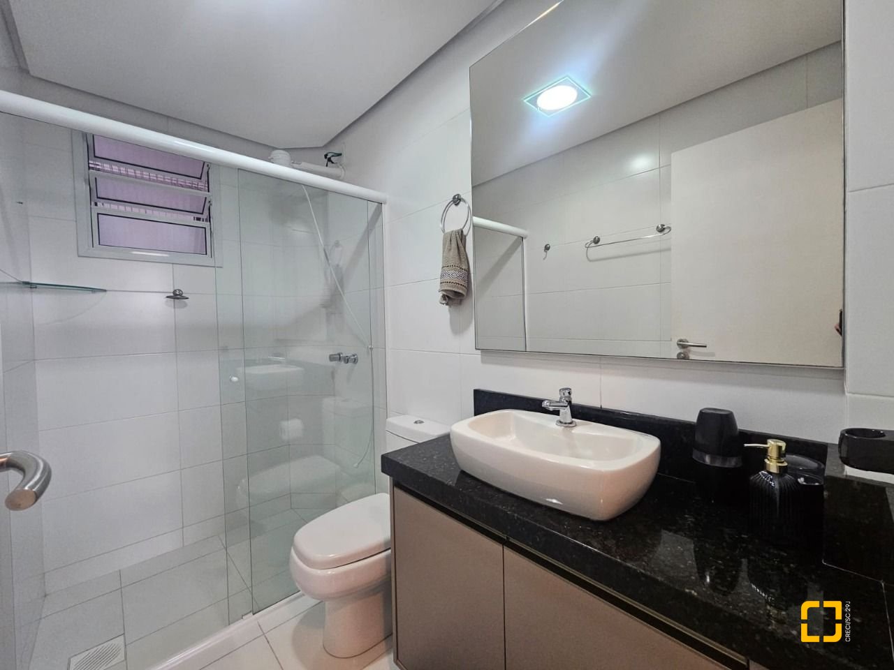 Apartamento com 88m², 3 quartos (sendo 1 suíte), 2 garagens, no bairro Praia Comprida em São José