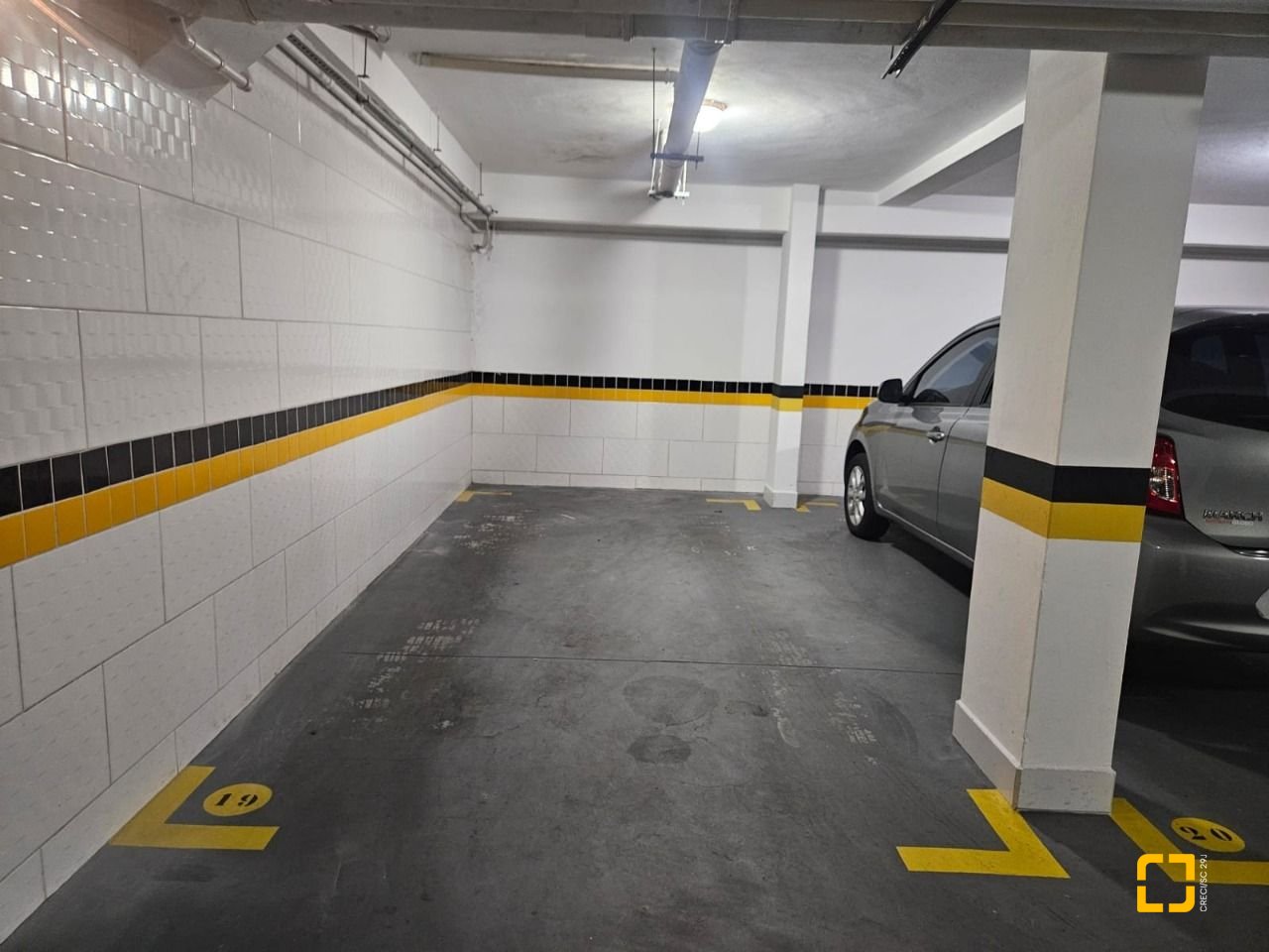 Apartamento com 88m², 3 quartos (sendo 1 suíte), 2 garagens, no bairro Praia Comprida em São José