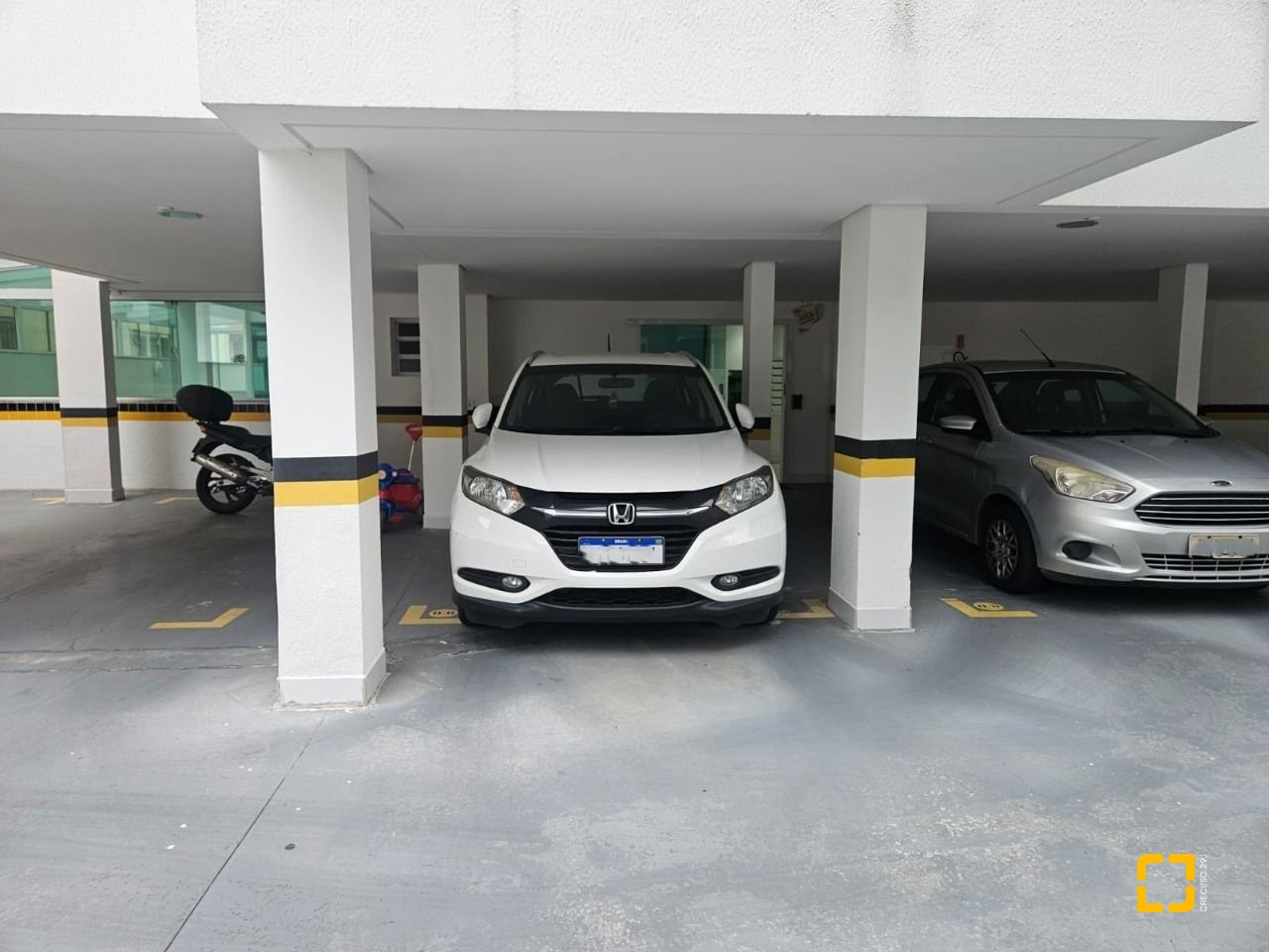 Apartamento com 88m², 3 quartos (sendo 1 suíte), 2 garagens, no bairro Praia Comprida em São José