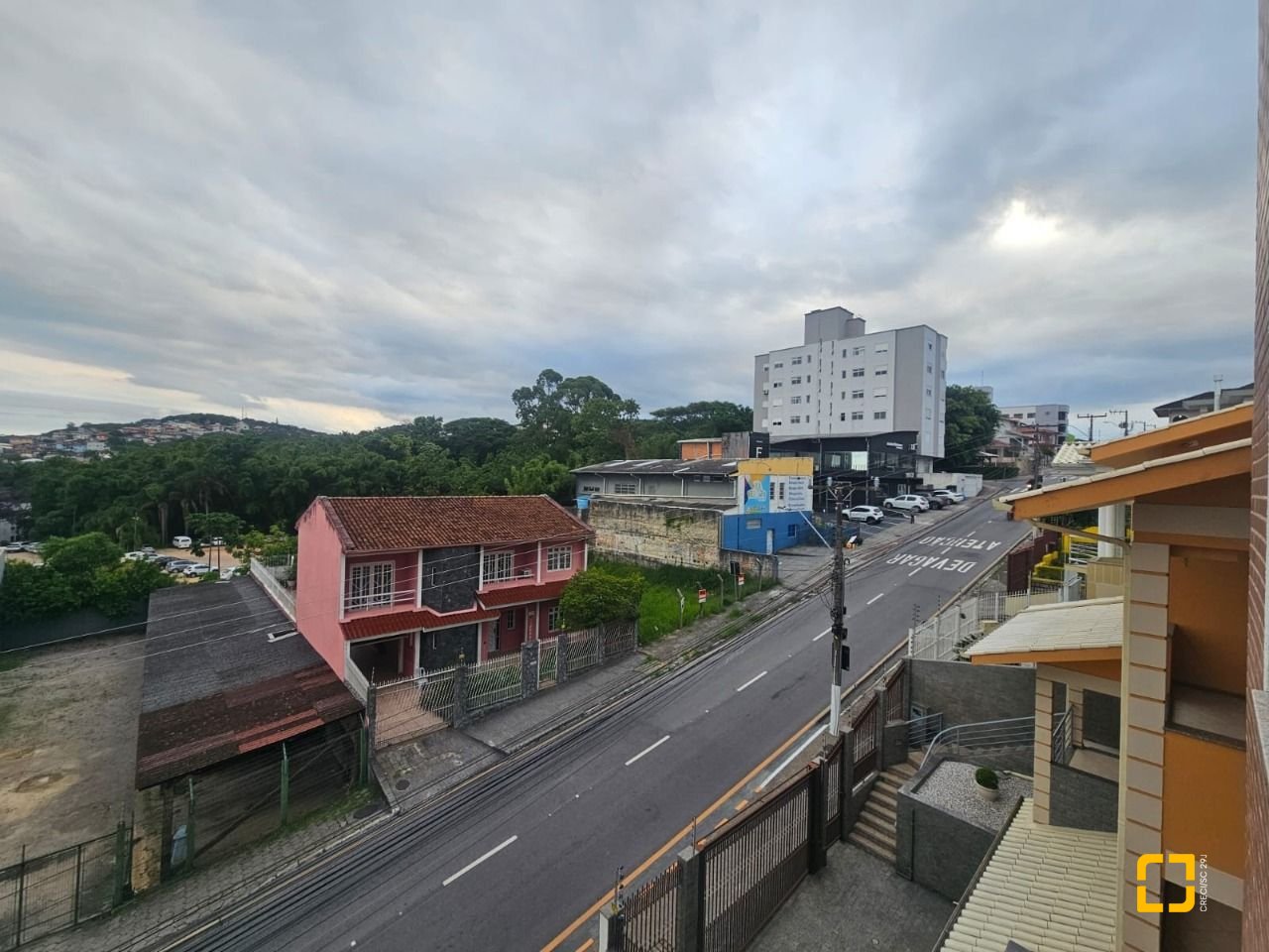 Apartamento com 88m², 3 quartos (sendo 1 suíte), 2 garagens, no bairro Praia Comprida em São José