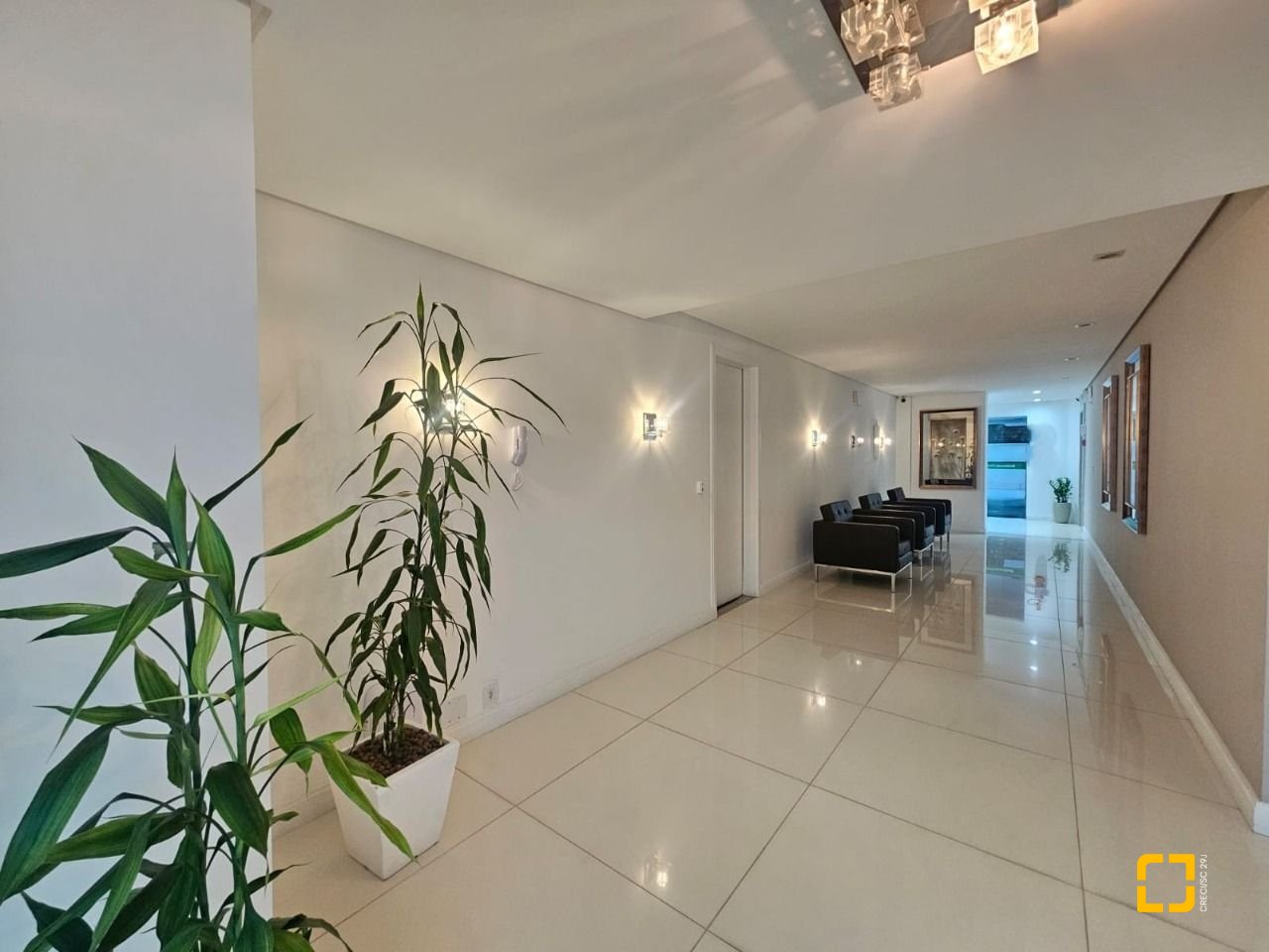 Apartamento com 88m², 3 quartos (sendo 1 suíte), 2 garagens, no bairro Praia Comprida em São José