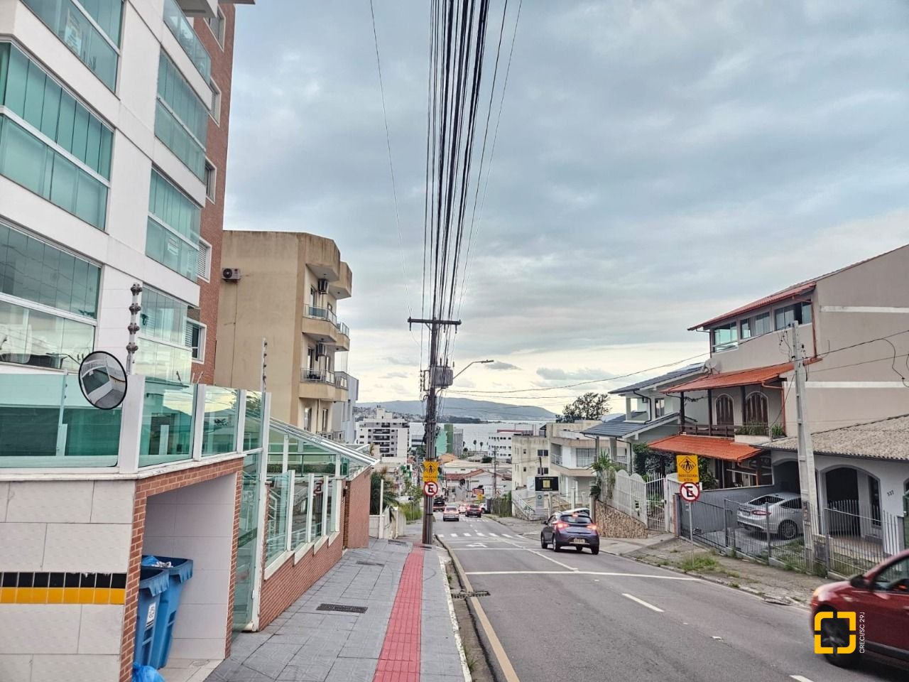 Apartamento com 88m², 3 quartos (sendo 1 suíte), 2 garagens, no bairro Praia Comprida em São José