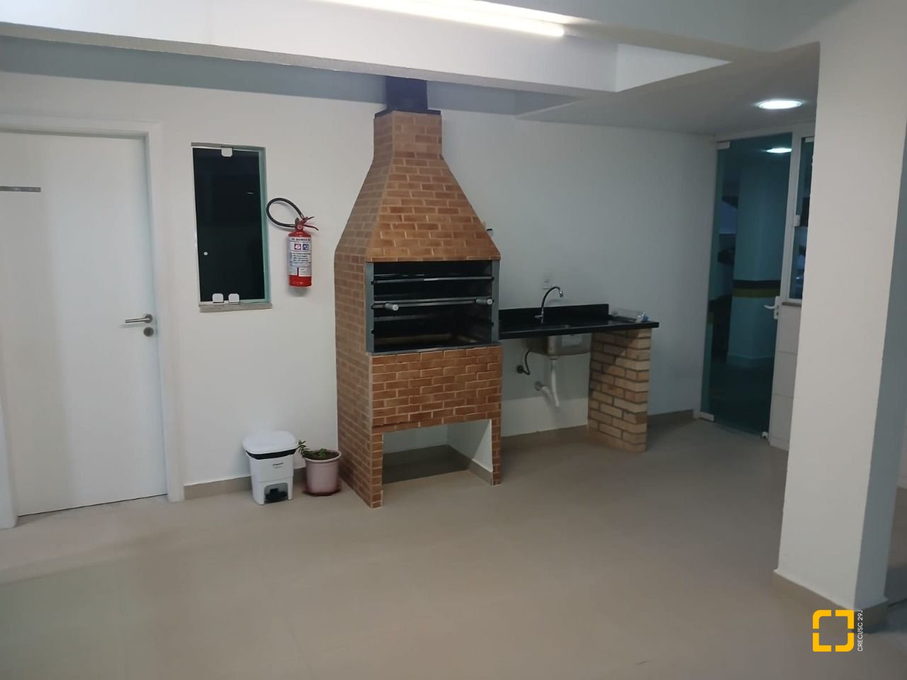 Apartamento com 88m², 3 quartos (sendo 1 suíte), 2 garagens, no bairro Praia Comprida em São José