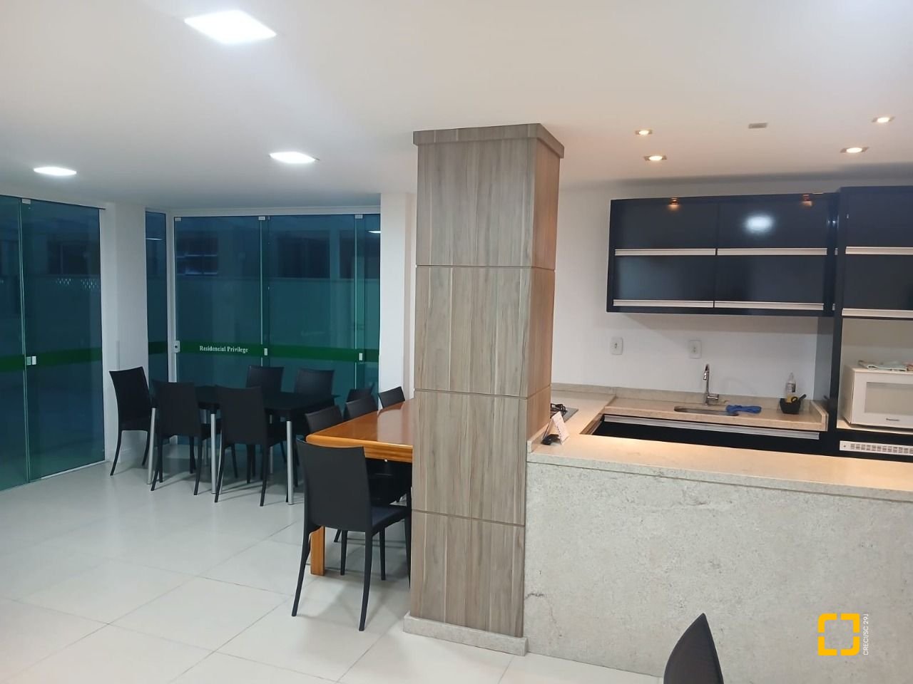 Apartamento com 88m², 3 quartos (sendo 1 suíte), 2 garagens, no bairro Praia Comprida em São José