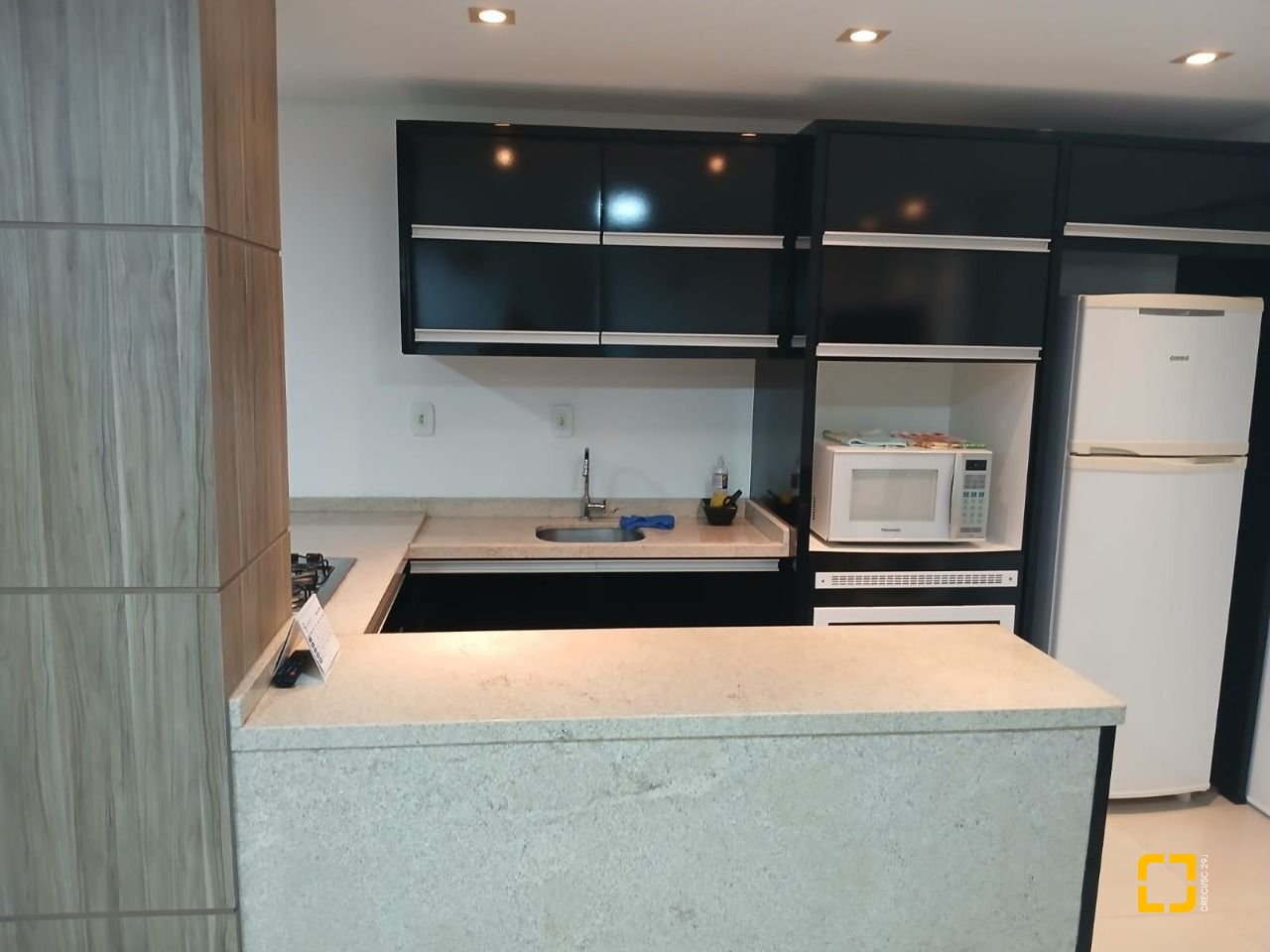 Apartamento com 88m², 3 quartos (sendo 1 suíte), 2 garagens, no bairro Praia Comprida em São José