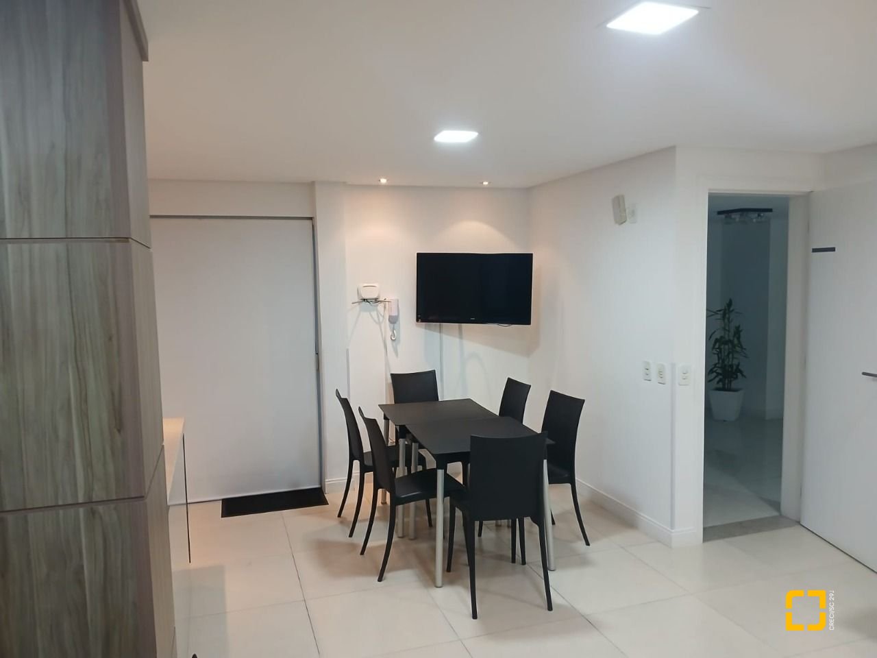 Apartamento com 88m², 3 quartos (sendo 1 suíte), 2 garagens, no bairro Praia Comprida em São José