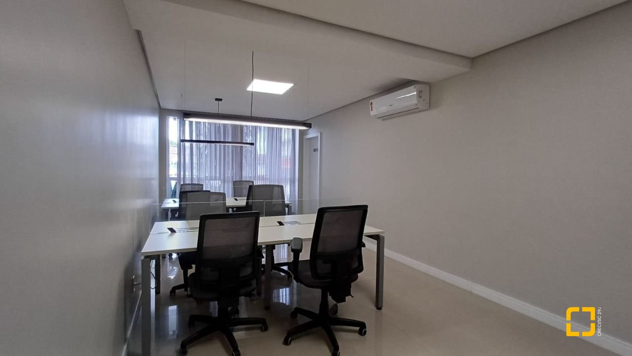 Apartamento com 94m², 5 quartos (sendo 2 suítes), 2 garagens, no bairro Corrego Grande em Florianópolis