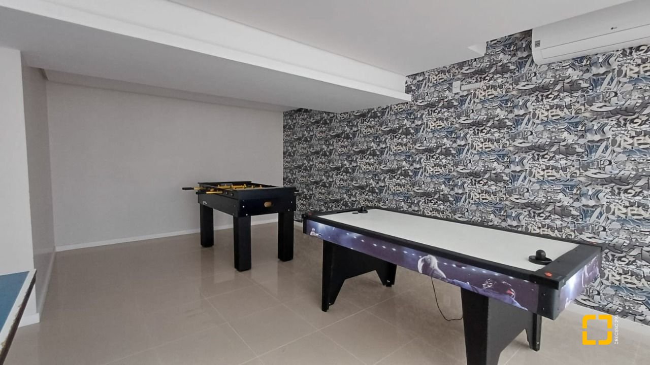 Apartamento com 94m², 5 quartos (sendo 2 suítes), 2 garagens, no bairro Corrego Grande em Florianópolis