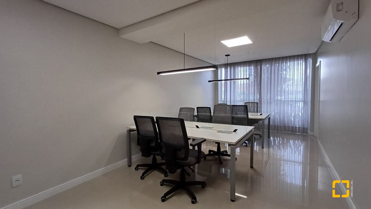 Apartamento com 94m², 5 quartos (sendo 2 suítes), 2 garagens, no bairro Corrego Grande em Florianópolis