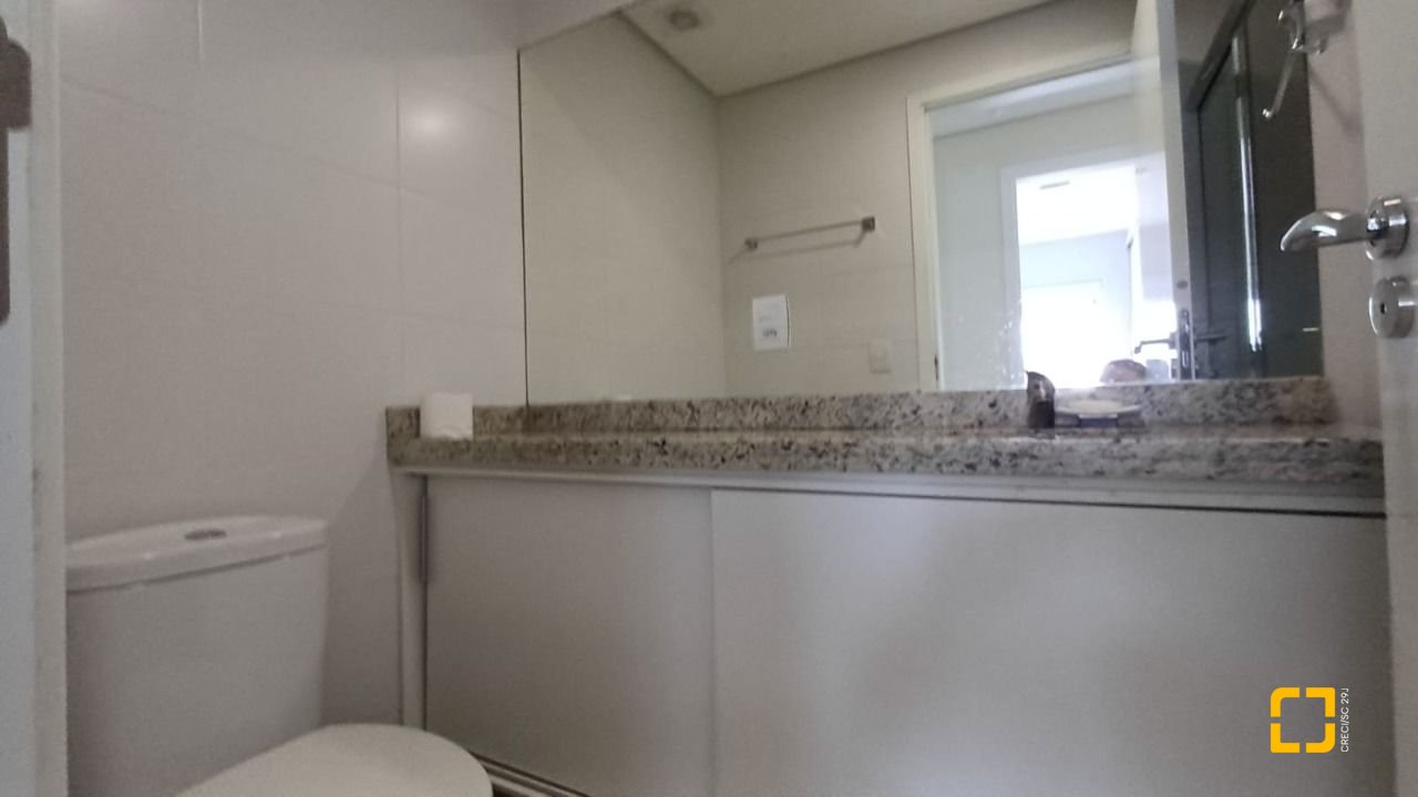 Apartamento com 94m², 5 quartos (sendo 2 suítes), 2 garagens, no bairro Corrego Grande em Florianópolis