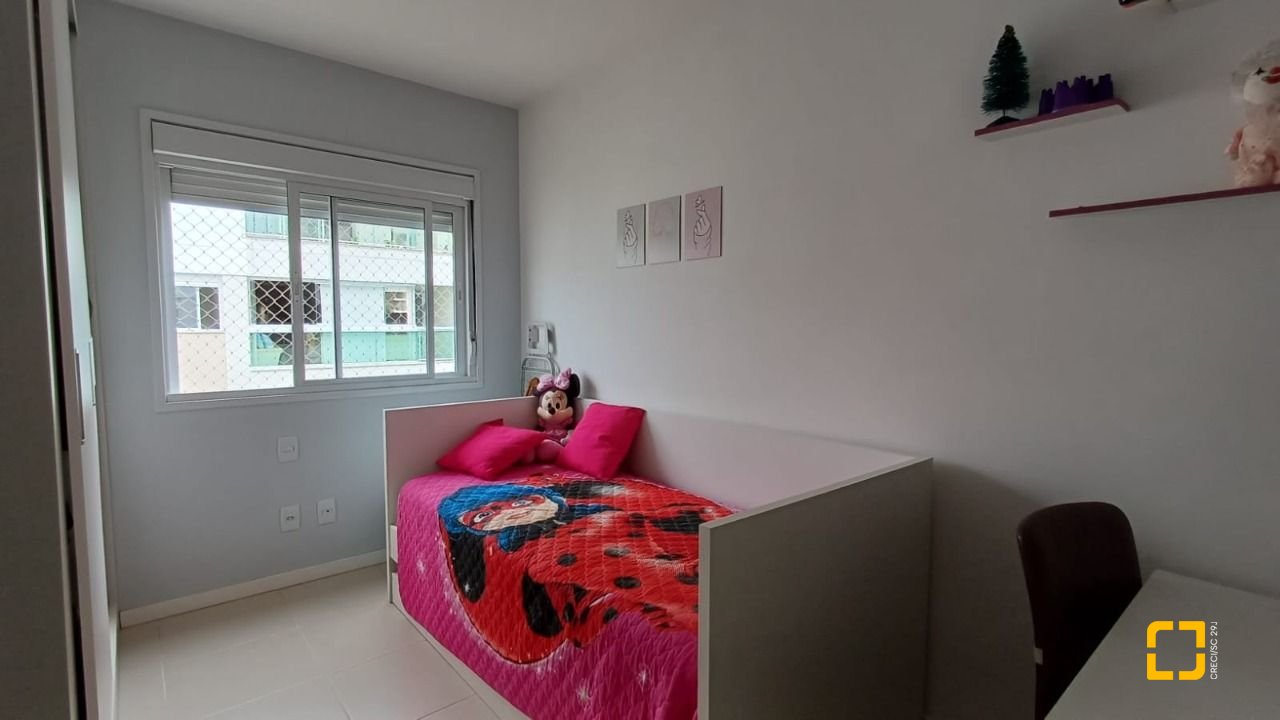 Apartamento com 94m², 5 quartos (sendo 2 suítes), 2 garagens, no bairro Corrego Grande em Florianópolis
