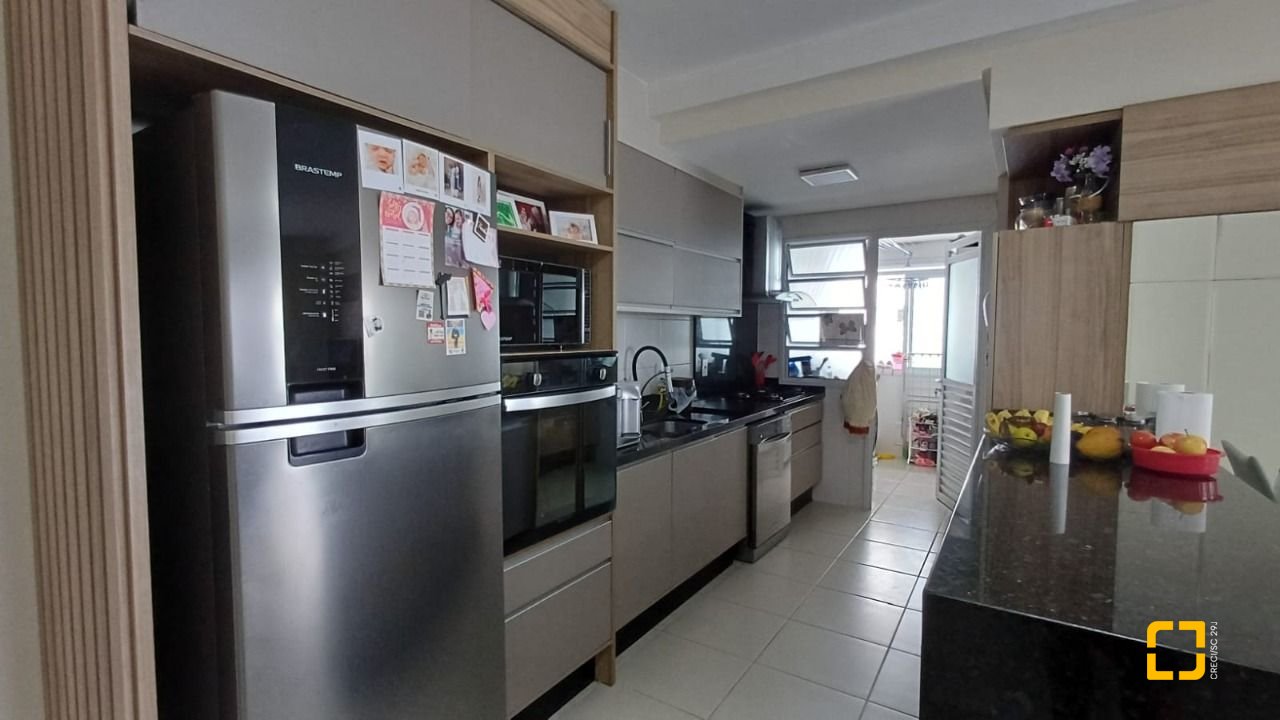 Apartamento com 94m², 5 quartos (sendo 2 suítes), 2 garagens, no bairro Corrego Grande em Florianópolis