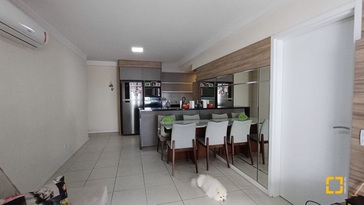 Apartamento com 94m², 5 quartos (sendo 2 suítes), 2 garagens, no bairro Corrego Grande em Florianópolis