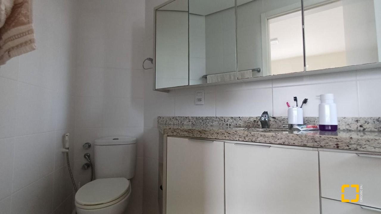 Apartamento com 94m², 5 quartos (sendo 2 suítes), 2 garagens, no bairro Corrego Grande em Florianópolis