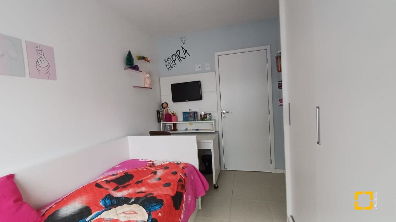 Apartamento com 94m², 5 quartos (sendo 2 suítes), 2 garagens, no bairro Corrego Grande em Florianópolis