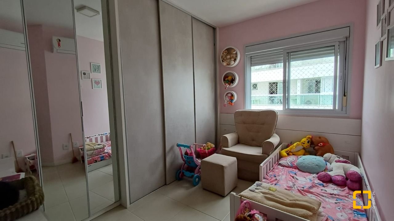 Apartamento com 94m², 5 quartos (sendo 2 suítes), 2 garagens, no bairro Corrego Grande em Florianópolis