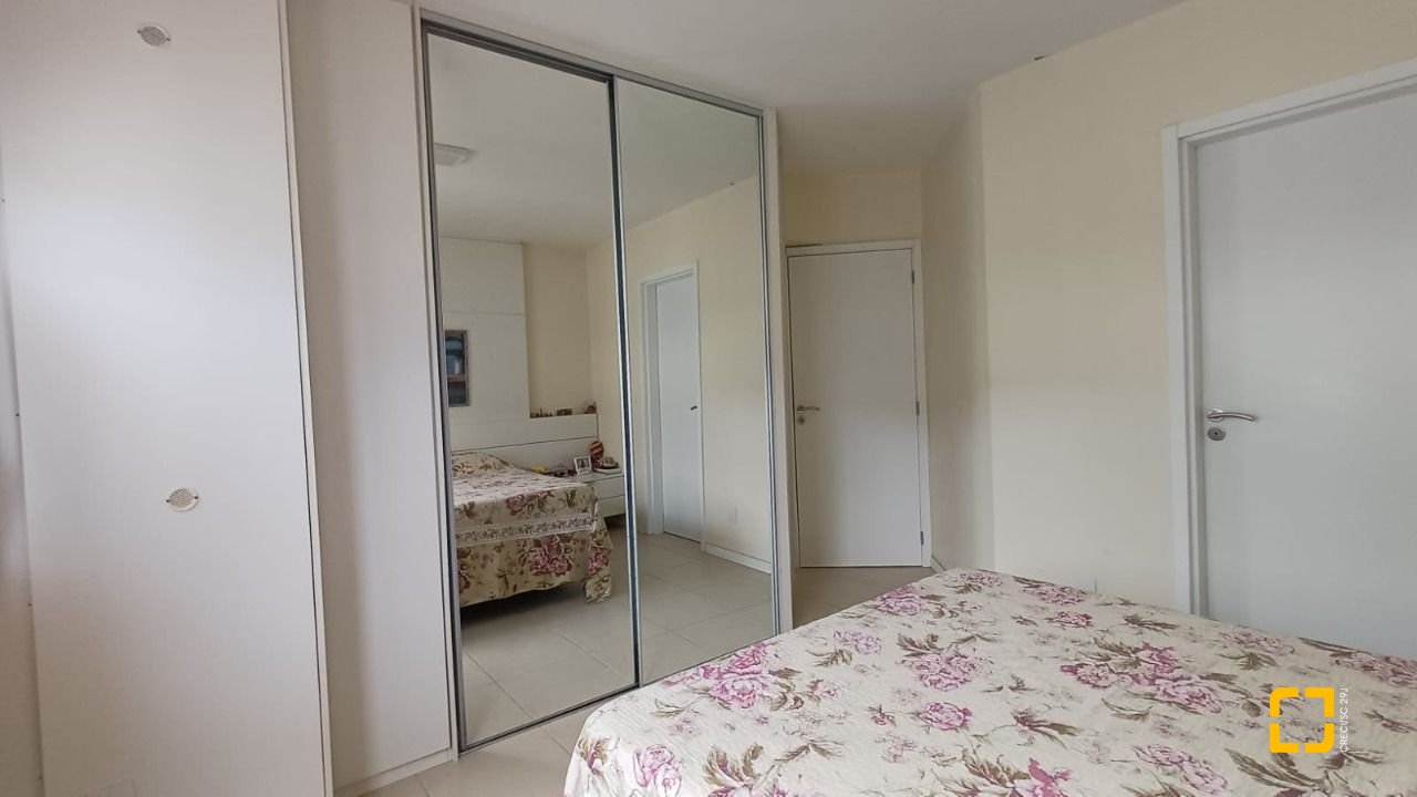 Apartamento com 94m², 5 quartos (sendo 2 suítes), 2 garagens, no bairro Corrego Grande em Florianópolis
