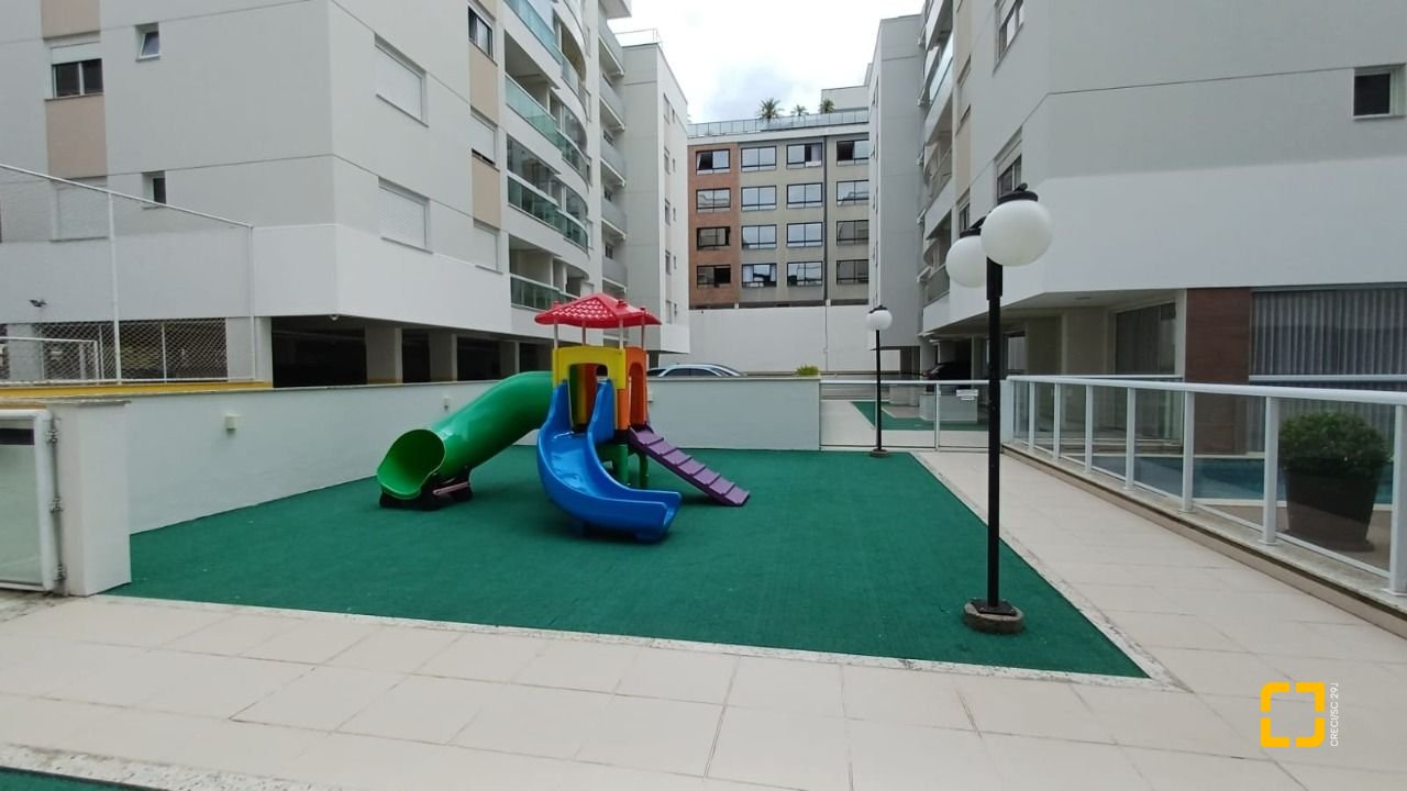 Apartamento com 94m², 5 quartos (sendo 2 suítes), 2 garagens, no bairro Corrego Grande em Florianópolis