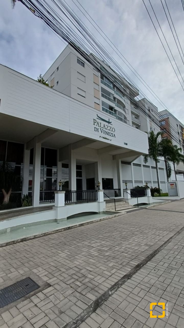 Apartamento com 94m², 5 quartos (sendo 2 suítes), 2 garagens, no bairro Corrego Grande em Florianópolis