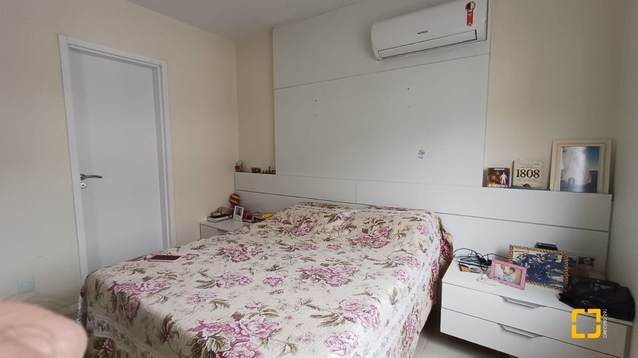 Apartamento com 94m², 5 quartos (sendo 2 suítes), 2 garagens, no bairro Corrego Grande em Florianópolis
