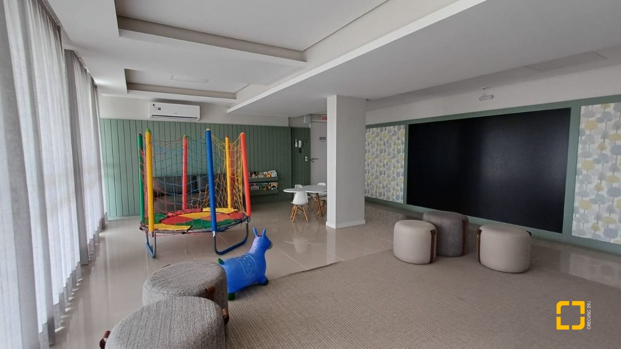 Apartamento com 94m², 5 quartos (sendo 2 suítes), 2 garagens, no bairro Corrego Grande em Florianópolis