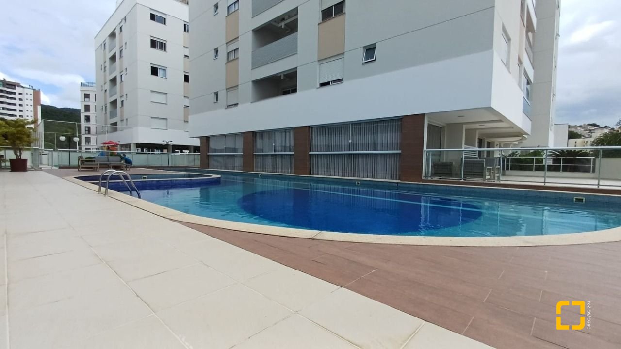 Apartamento com 94m², 5 quartos (sendo 2 suítes), 2 garagens, no bairro Corrego Grande em Florianópolis