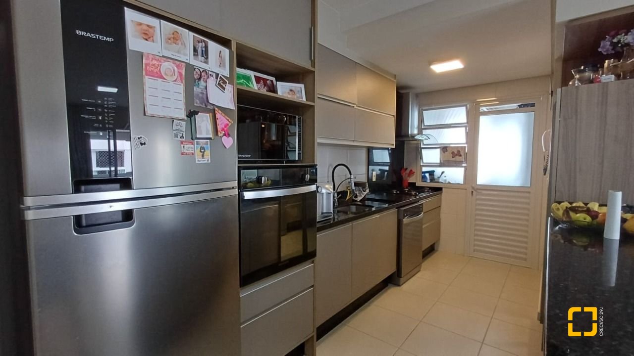 Apartamento com 94m², 5 quartos (sendo 2 suítes), 2 garagens, no bairro Corrego Grande em Florianópolis
