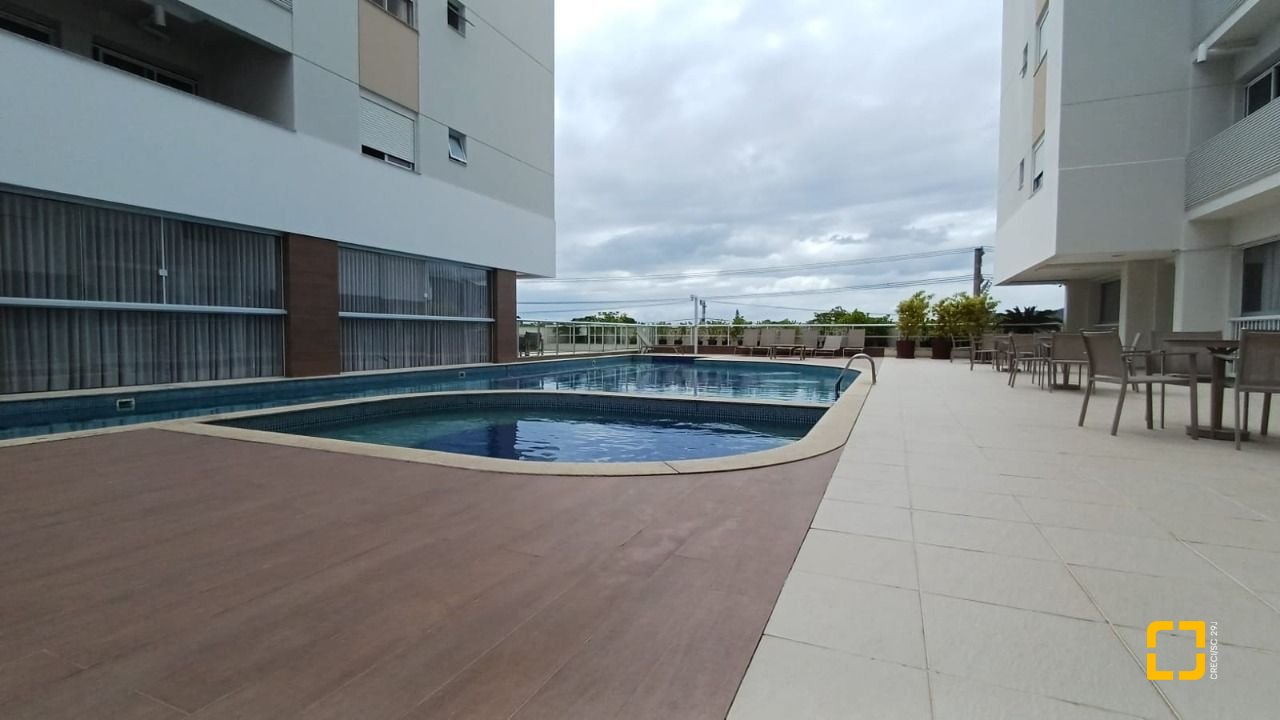 Apartamento com 94m², 5 quartos (sendo 2 suítes), 2 garagens, no bairro Corrego Grande em Florianópolis