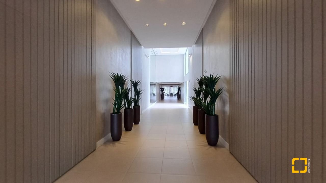 Apartamento com 94m², 5 quartos (sendo 2 suítes), 2 garagens, no bairro Corrego Grande em Florianópolis