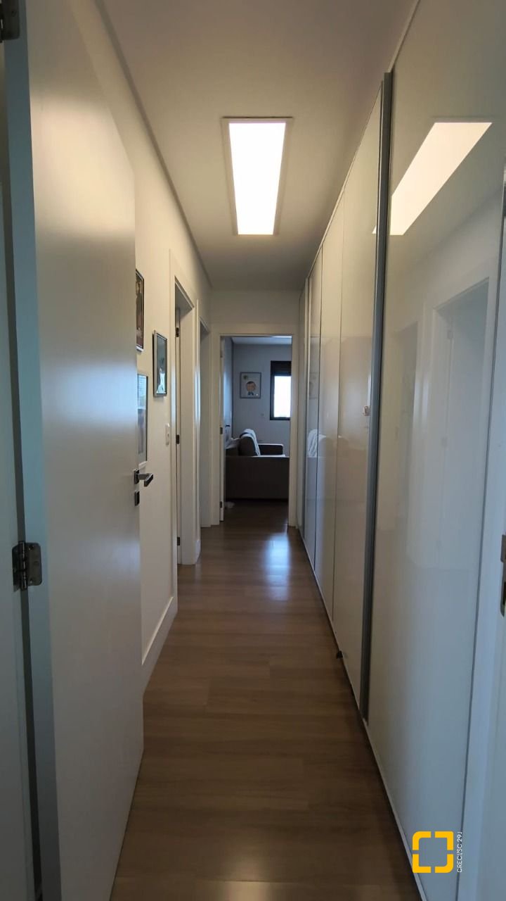 Apartamento com 146m², 6 quartos (sendo 3 suítes), 3 garagens, no bairro Balneário em Florianópolis