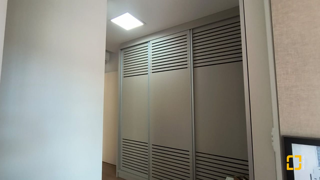 Apartamento com 146m², 6 quartos (sendo 3 suítes), 3 garagens, no bairro Balneário em Florianópolis