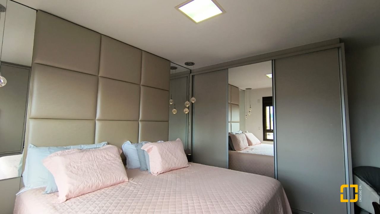Apartamento com 146m², 6 quartos (sendo 3 suítes), 3 garagens, no bairro Balneário em Florianópolis