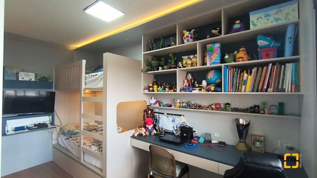 Apartamento com 146m², 6 quartos (sendo 3 suítes), 3 garagens, no bairro Balneário em Florianópolis