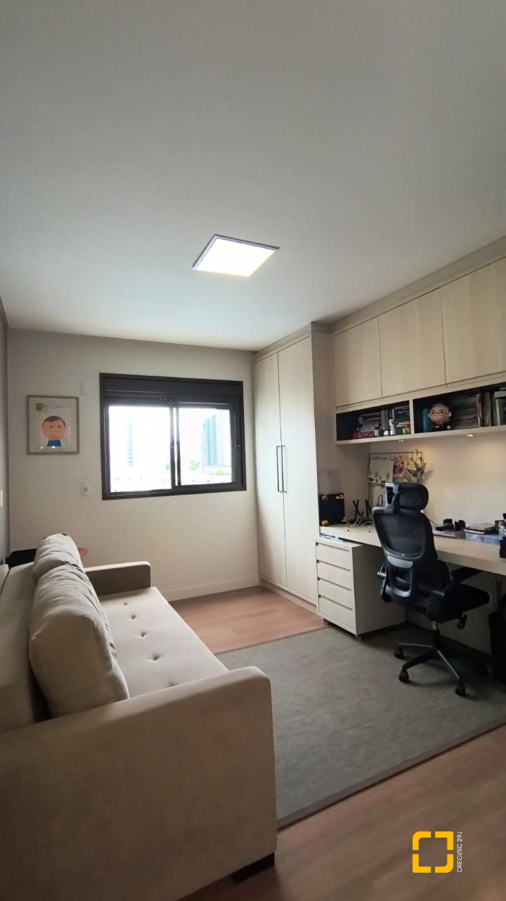 Apartamento com 146m², 6 quartos (sendo 3 suítes), 3 garagens, no bairro Balneário em Florianópolis
