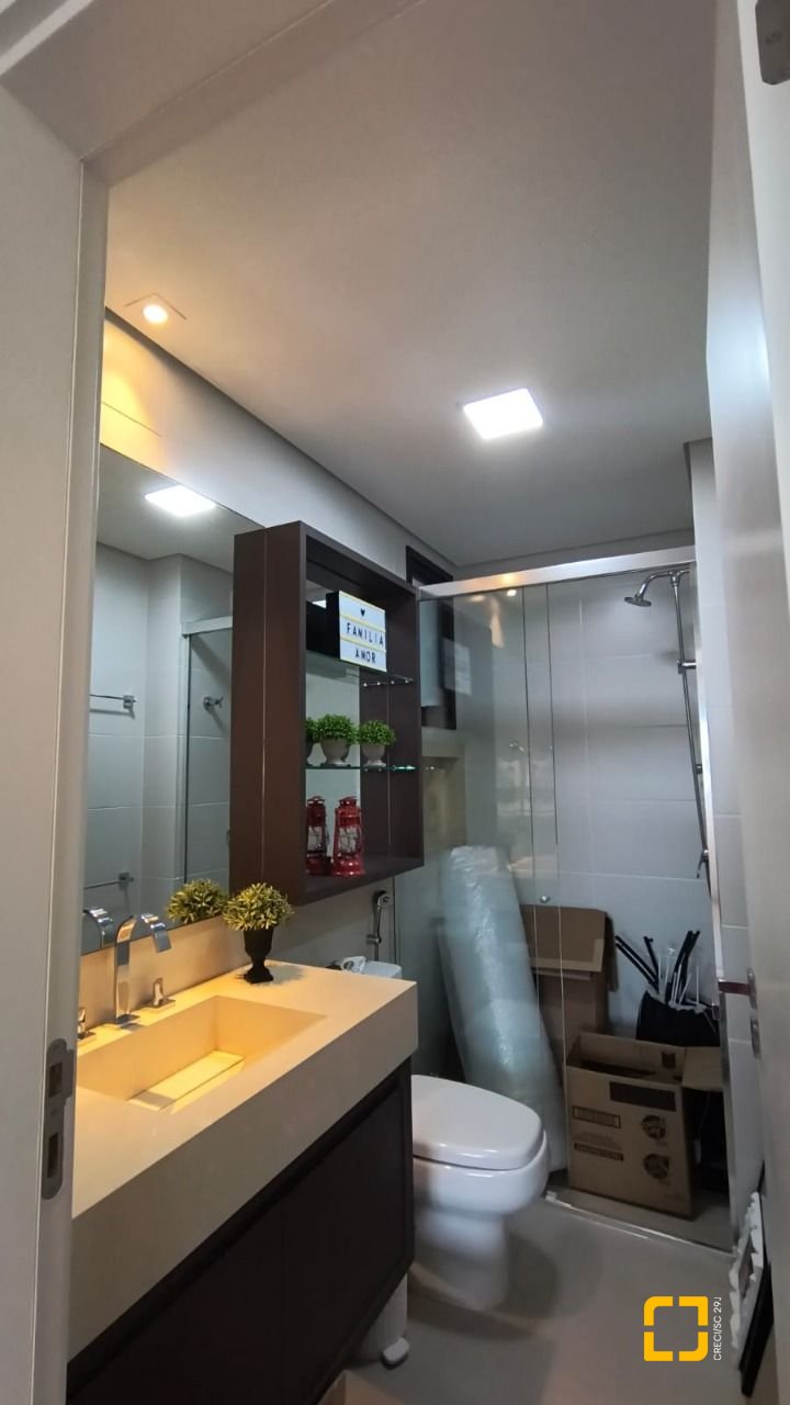 Apartamento com 146m², 6 quartos (sendo 3 suítes), 3 garagens, no bairro Balneário em Florianópolis