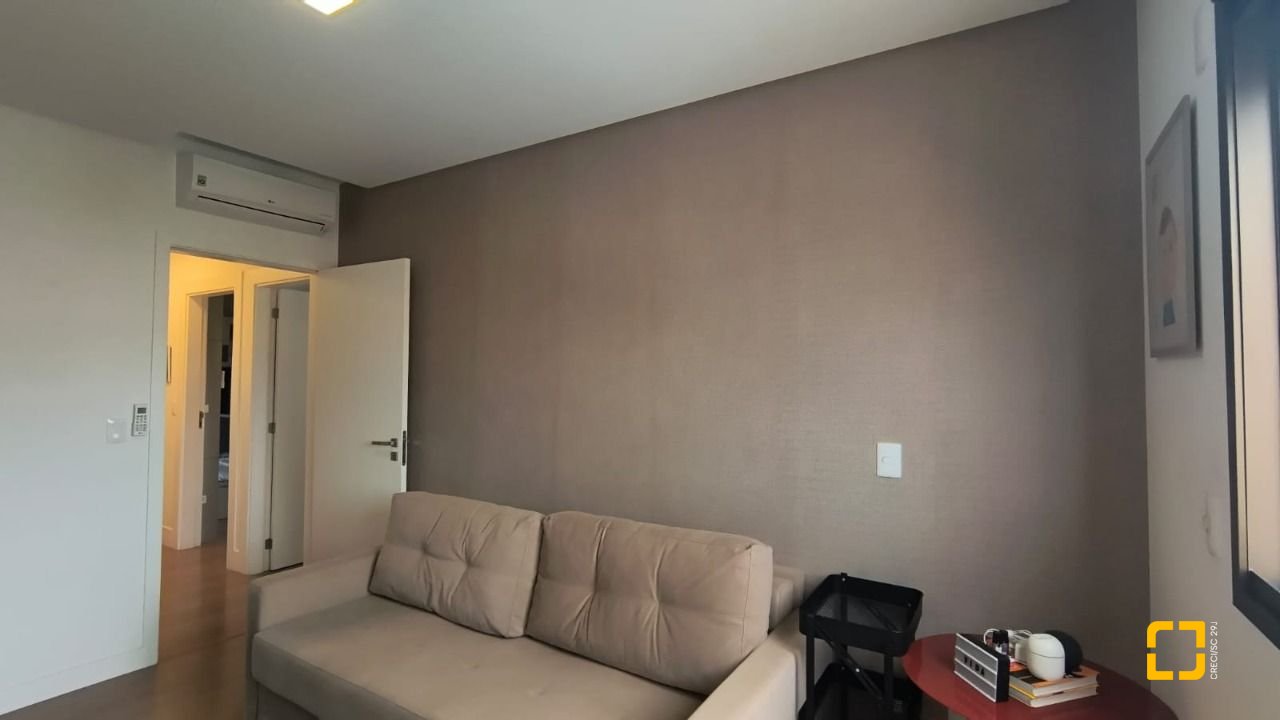 Apartamento com 146m², 6 quartos (sendo 3 suítes), 3 garagens, no bairro Balneário em Florianópolis