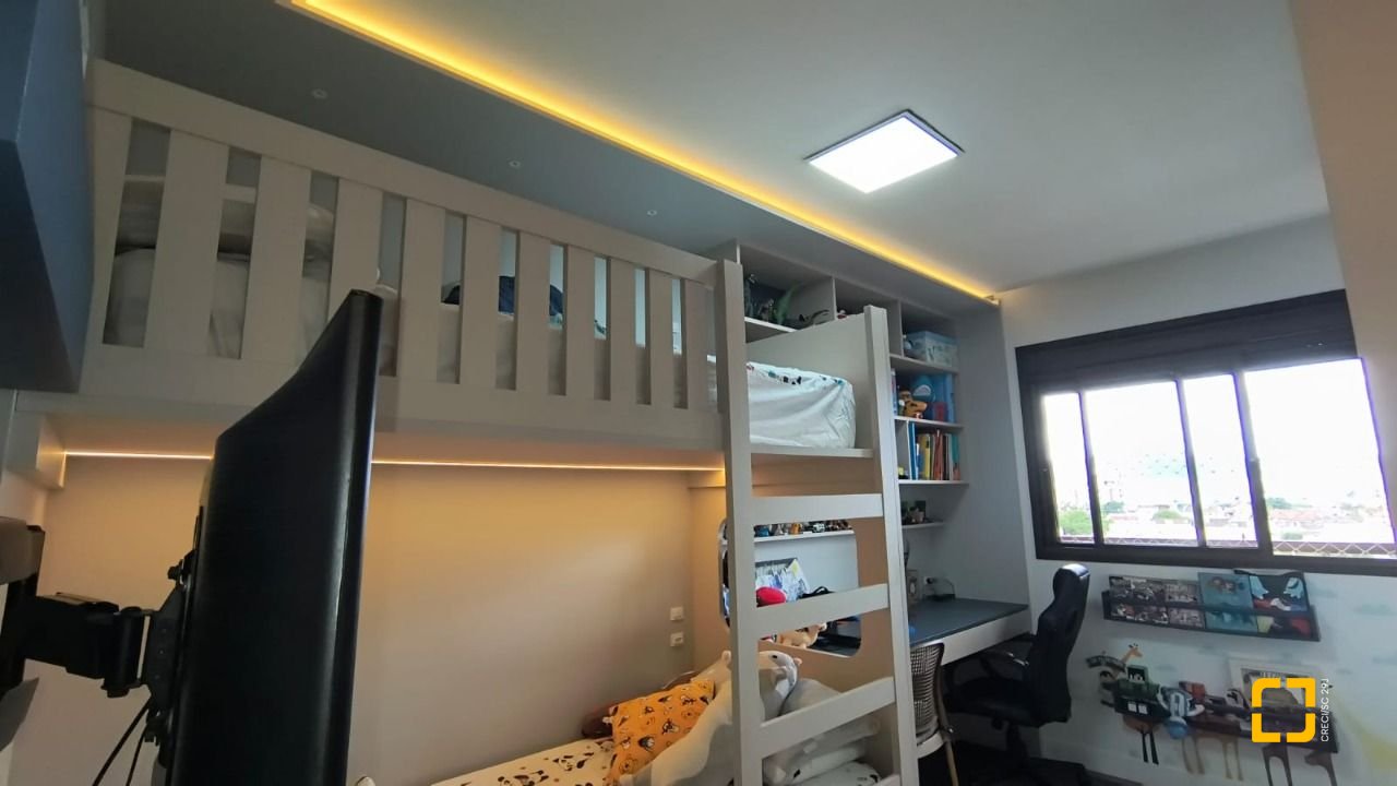 Apartamento com 146m², 6 quartos (sendo 3 suítes), 3 garagens, no bairro Balneário em Florianópolis