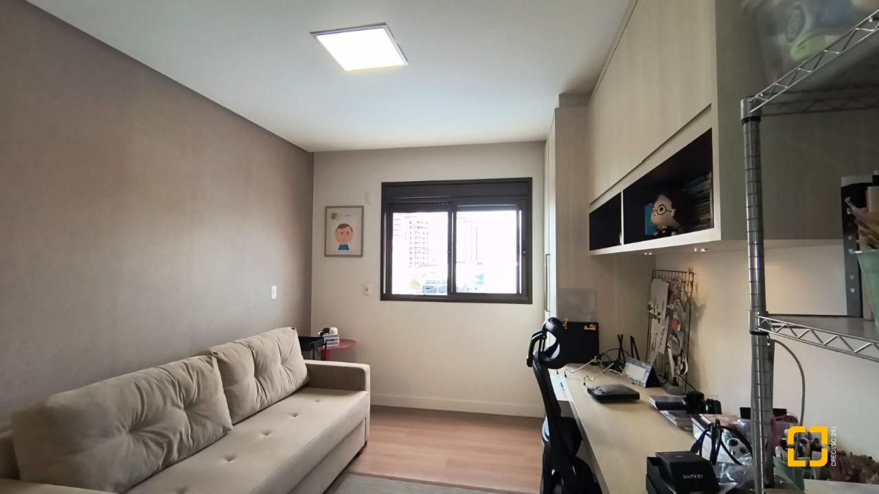Apartamento com 146m², 6 quartos (sendo 3 suítes), 3 garagens, no bairro Balneário em Florianópolis