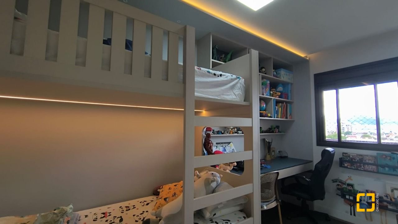 Apartamento com 146m², 6 quartos (sendo 3 suítes), 3 garagens, no bairro Balneário em Florianópolis