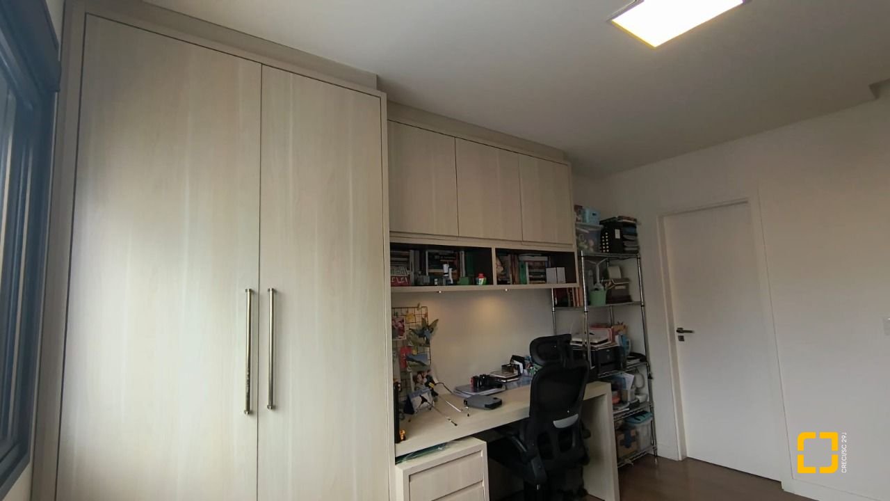 Apartamento com 146m², 6 quartos (sendo 3 suítes), 3 garagens, no bairro Balneário em Florianópolis