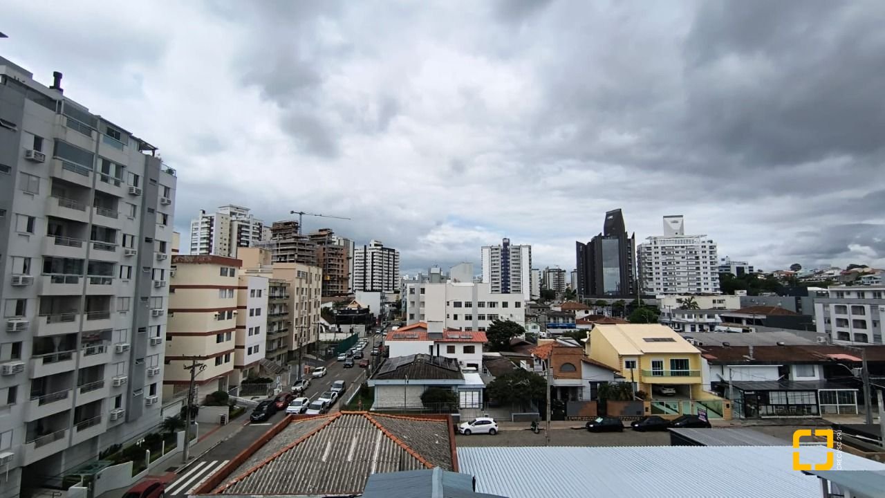 Apartamento com 146m², 6 quartos (sendo 3 suítes), 3 garagens, no bairro Balneário em Florianópolis