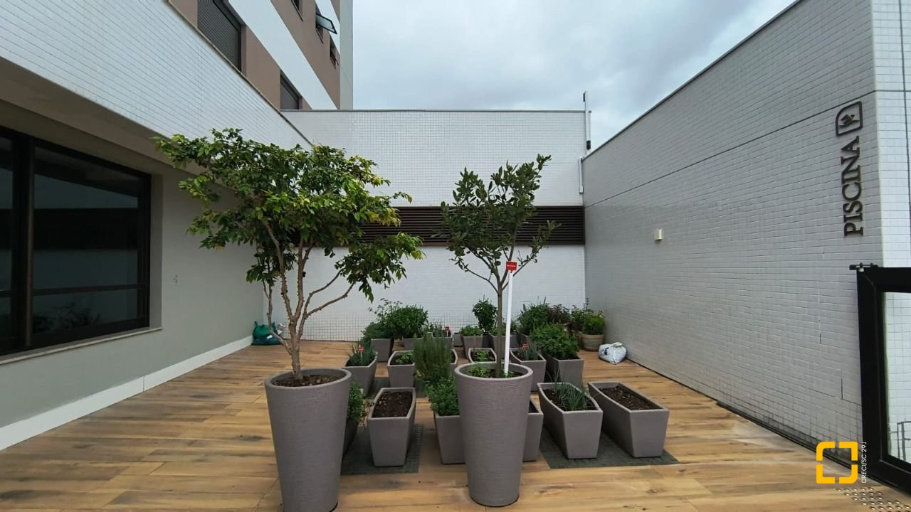 Apartamento com 146m², 6 quartos (sendo 3 suítes), 3 garagens, no bairro Balneário em Florianópolis